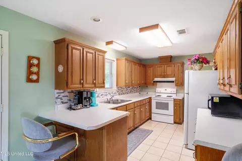 Kitchen - 3 Dina Ln, Sardis, MS 38666 photo 1 of 3