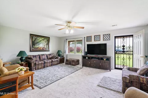 Living - 3 Dina Ln, Sardis, MS 38666 photo 3 of 3