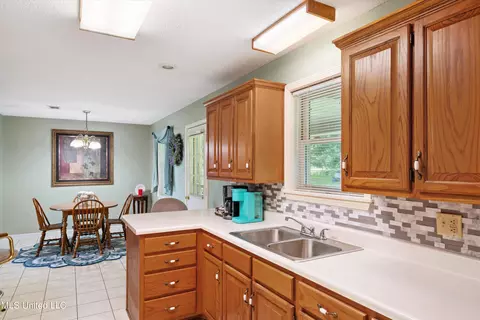 Kitchen - 3 Dina Ln, Sardis, MS 38666 photo 3 of 3