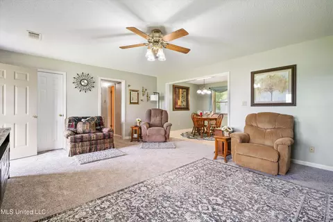 Living - 3 Dina Ln, Sardis, MS 38666 photo 2 of 3