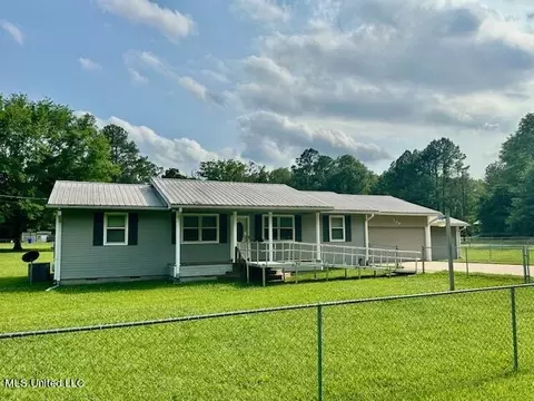 104 Lansdowne St, Florence, MS 39073