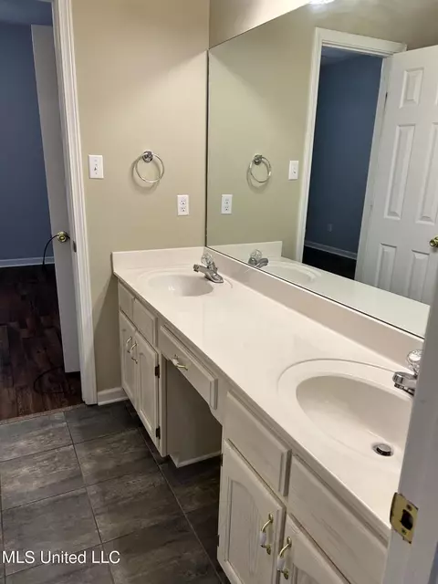 Bath - 3625 Jaybird Rd, Hernando, MS 38632 photo 3 of 5