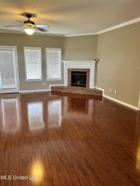 Living - 3625 Jaybird Rd, Hernando, MS 38632 photo 2 of 2