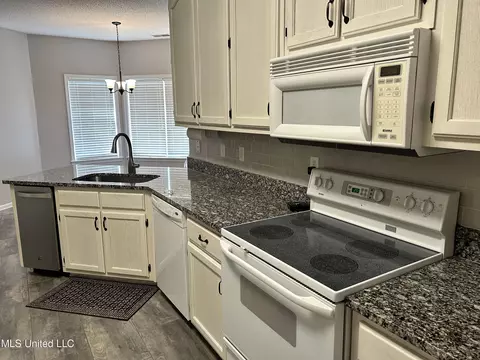 Kitchen - 3625 Jaybird Rd, Hernando, MS 38632 photo 1 of 4