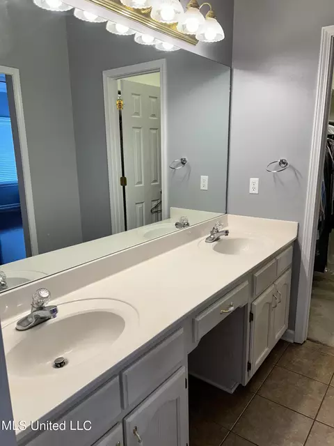 Bath - 3625 Jaybird Rd, Hernando, MS 38632 photo 1 of 5