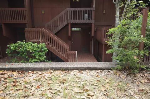 131 Lakeside Villa Dr #E, Diamondhead, MS 39525