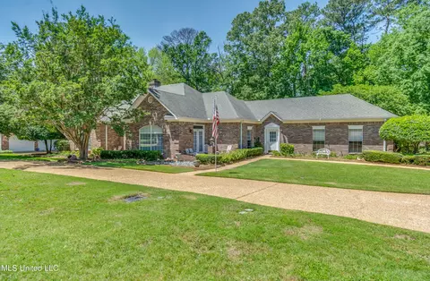 203 Fawnwood Dr, Brandon, MS 39042