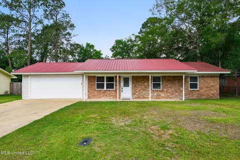 306 Mincheck Rd, Ocean Springs, MS 39564