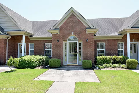 904 Cardinal Ln, Hernando, MS 38632