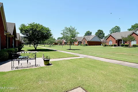 904 Cardinal Ln, Hernando, MS 38632 photo 2