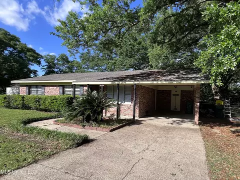 13820 Wolf Ridge Rd, Moss Point, MS 39562