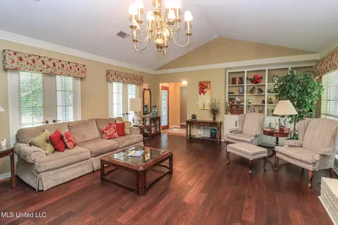 Living - 33 Stonegate Dr, Brandon, MS 39042 photo 3 of 3