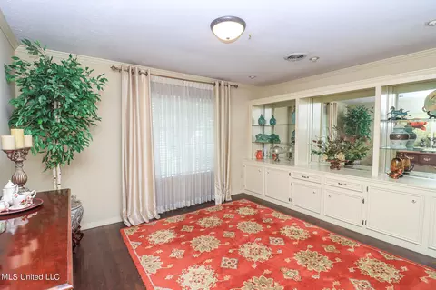 Dining - 33 Stonegate Dr, Brandon, MS 39042 photo 2 of 2
