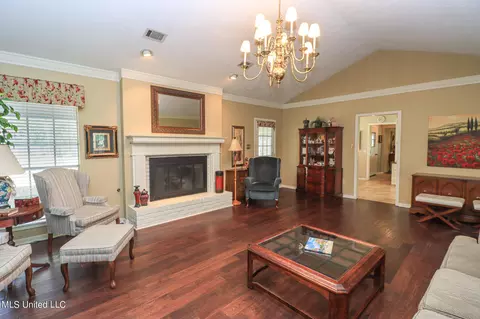 Living - 33 Stonegate Dr, Brandon, MS 39042 photo 1 of 3