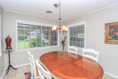 Dining - 33 Stonegate Dr, Brandon, MS 39042 photo 1 of 2