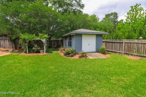 Exterior - 33 Stonegate Dr, Brandon, MS 39042 photo 4 of 5
