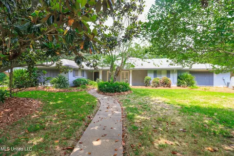 33 Stonegate Dr, Brandon, MS 39042