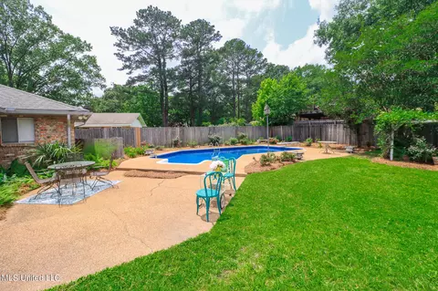 Exterior - 33 Stonegate Dr, Brandon, MS 39042 photo 2 of 5