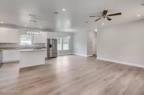 Living - 490 E Hatten Ave, Wiggins, MS 39577 photo 1 of 4