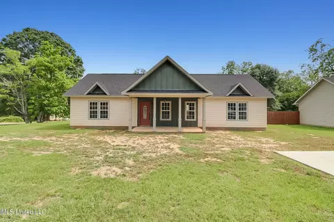 490 E Hatten Ave, Wiggins, MS 39577