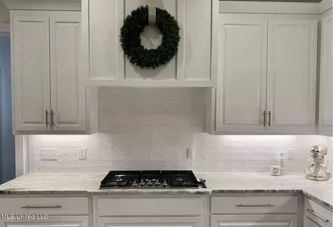 Kitchen - 102 First Colony Blvd, Madison, MS 39110 photo 5 of 7