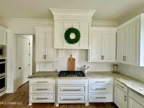 Kitchen - 102 First Colony Blvd, Madison, MS 39110 photo 4 of 7