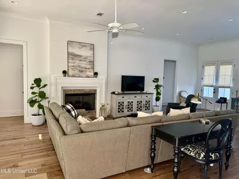 Living - 102 First Colony Blvd, Madison, MS 39110 photo 2 of 2