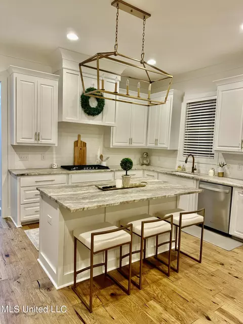 Kitchen - 102 First Colony Blvd, Madison, MS 39110 photo 2 of 7