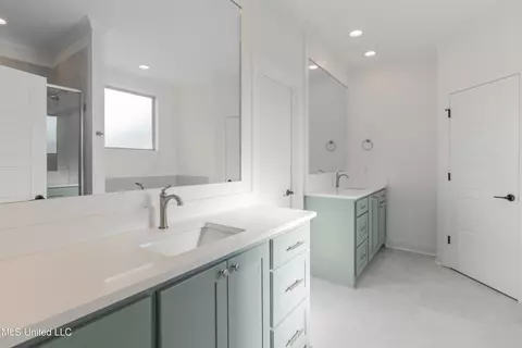 Bath - 108 Catherine Blvd, Clinton, MS 39056 photo 1 of 13