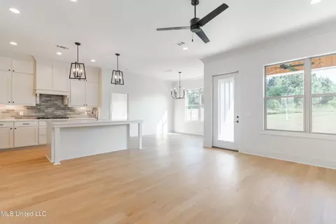 Living - 112 Catherine Blvd, Clinton, MS 39056 photo 2 of 6