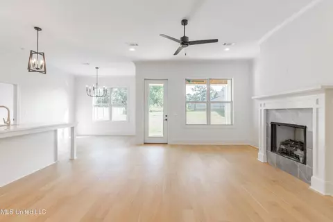 Living - 112 Catherine Blvd, Clinton, MS 39056 photo 1 of 6