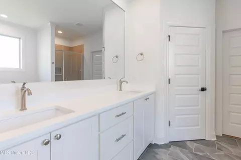 Bath - 112 Catherine Blvd, Clinton, MS 39056 photo 1 of 15