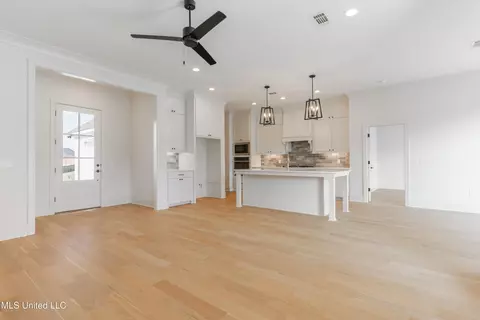 Living - 112 Catherine Blvd, Clinton, MS 39056 photo 3 of 6