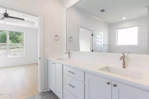 Bath - 112 Catherine Blvd, Clinton, MS 39056 photo 2 of 15
