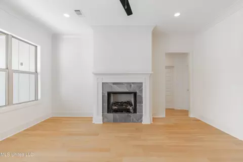Living - 112 Catherine Blvd, Clinton, MS 39056 photo 5 of 6