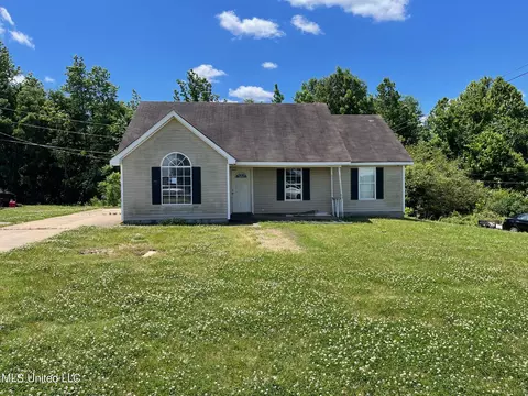 335 W Ridge Blvd #1, Holly Springs, MS 38635