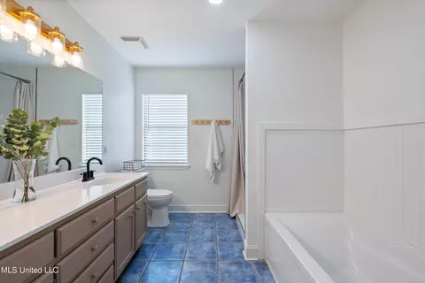Bath - 1831 Hammond Hill Rd, Como, MS 38619 photo 2 of 5