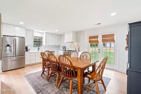 Dining - 1831 Hammond Hill Rd, Como, MS 38619 photo 1 of 2