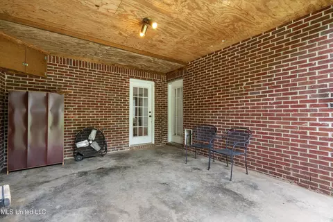 Exterior - 1831 Hammond Hill Rd, Como, MS 38619 photo 4 of 5