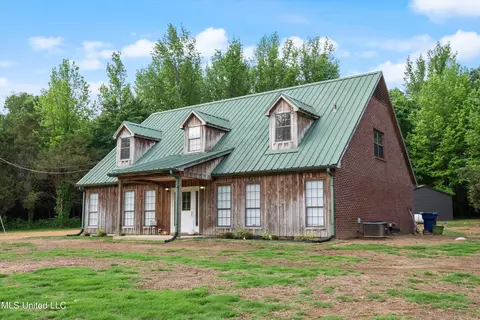 Exterior - 1831 Hammond Hill Rd, Como, MS 38619 photo 2 of 5