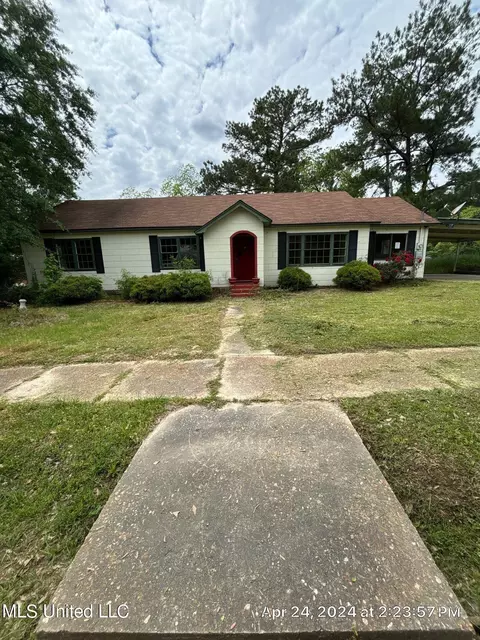 402 Oak St, Mendenhall, MS 39114