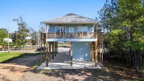 4069 Blue Jay St, Bay Saint Louis, MS 39520