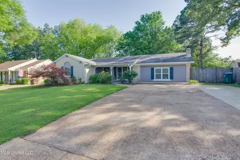 8201 Canterbury Dr, Southaven, MS 38671