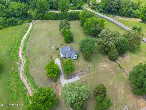 250 NW Boundary St, Holly Springs, MS 38635