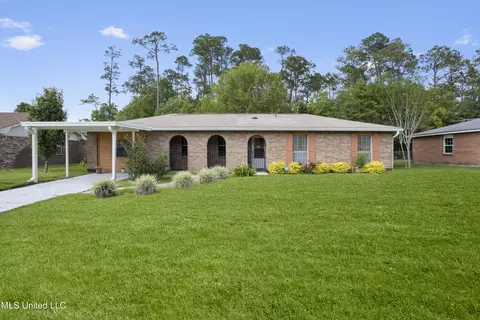 612 Cypress Dr, D'iberville, MS 39540