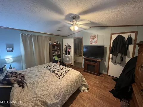 Bedroom - 4020 Harmony Community Rd, Carthage, MS 39051 photo 2 of 3