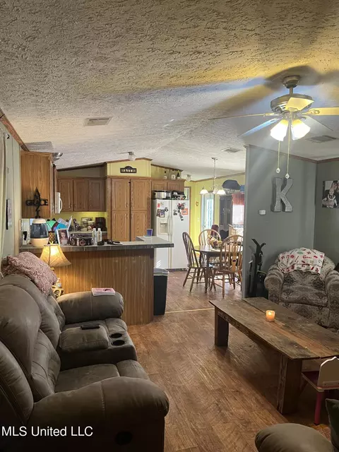 Living - 4020 Harmony Community Rd, Carthage, MS 39051 photo 3 of 3