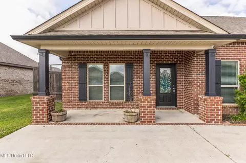 6682 Sugarcane Cir, Ocean Springs, MS 39564