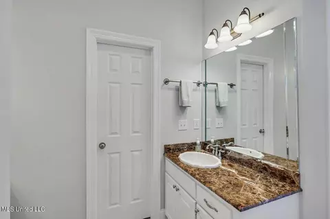 Bath - 803 Beaumont Dr, Madison, MS 39110 photo 3 of 10