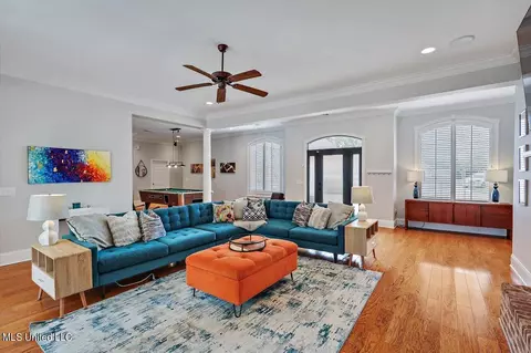 Living - 803 Beaumont Dr, Madison, MS 39110 photo 2 of 2